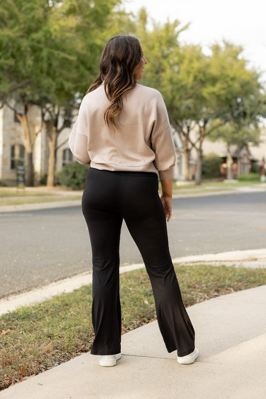 The Liz - Crossover Bootcut Leggings with Pockets - Faylinn & Co